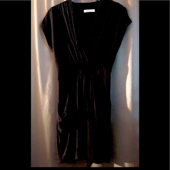 Arden B Dresses & Skirts - Arden B Little Black Dress With Pockets - XS